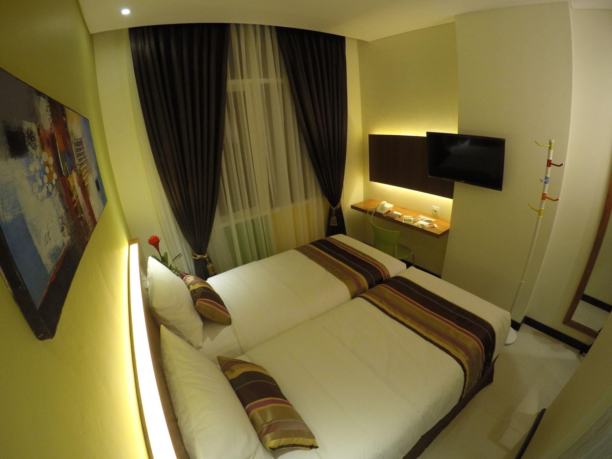 โรงแรมบิซ บูเลอวาร์ด มานาโด ภายนอก รูปภาพ