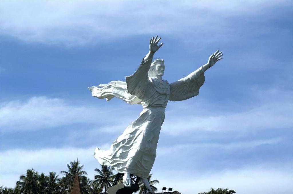 โรงแรมบิซ บูเลอวาร์ด มานาโด ภายนอก รูปภาพ