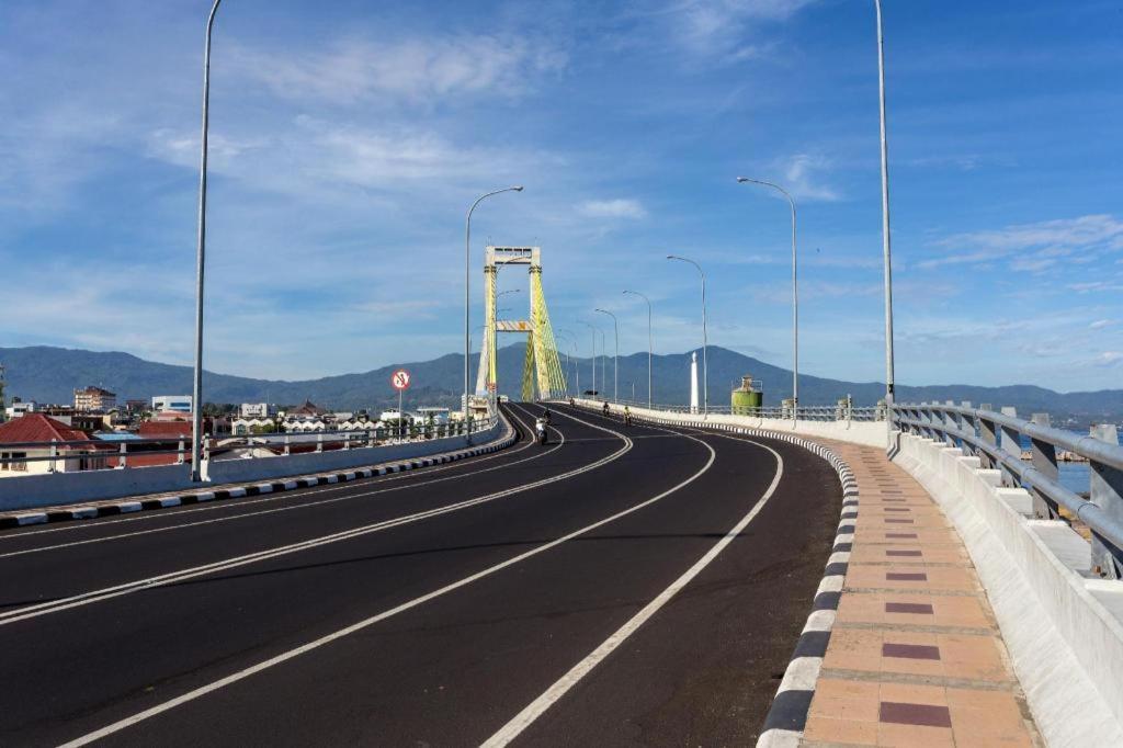 โรงแรมบิซ บูเลอวาร์ด มานาโด ภายนอก รูปภาพ