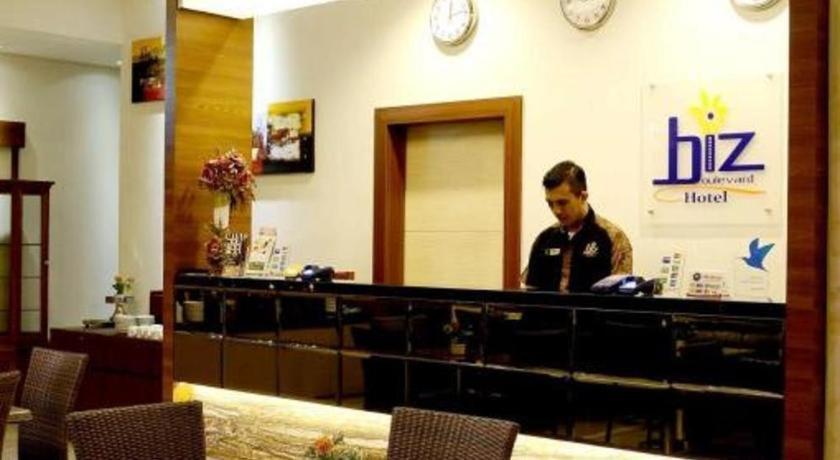 โรงแรมบิซ บูเลอวาร์ด มานาโด ภายนอก รูปภาพ