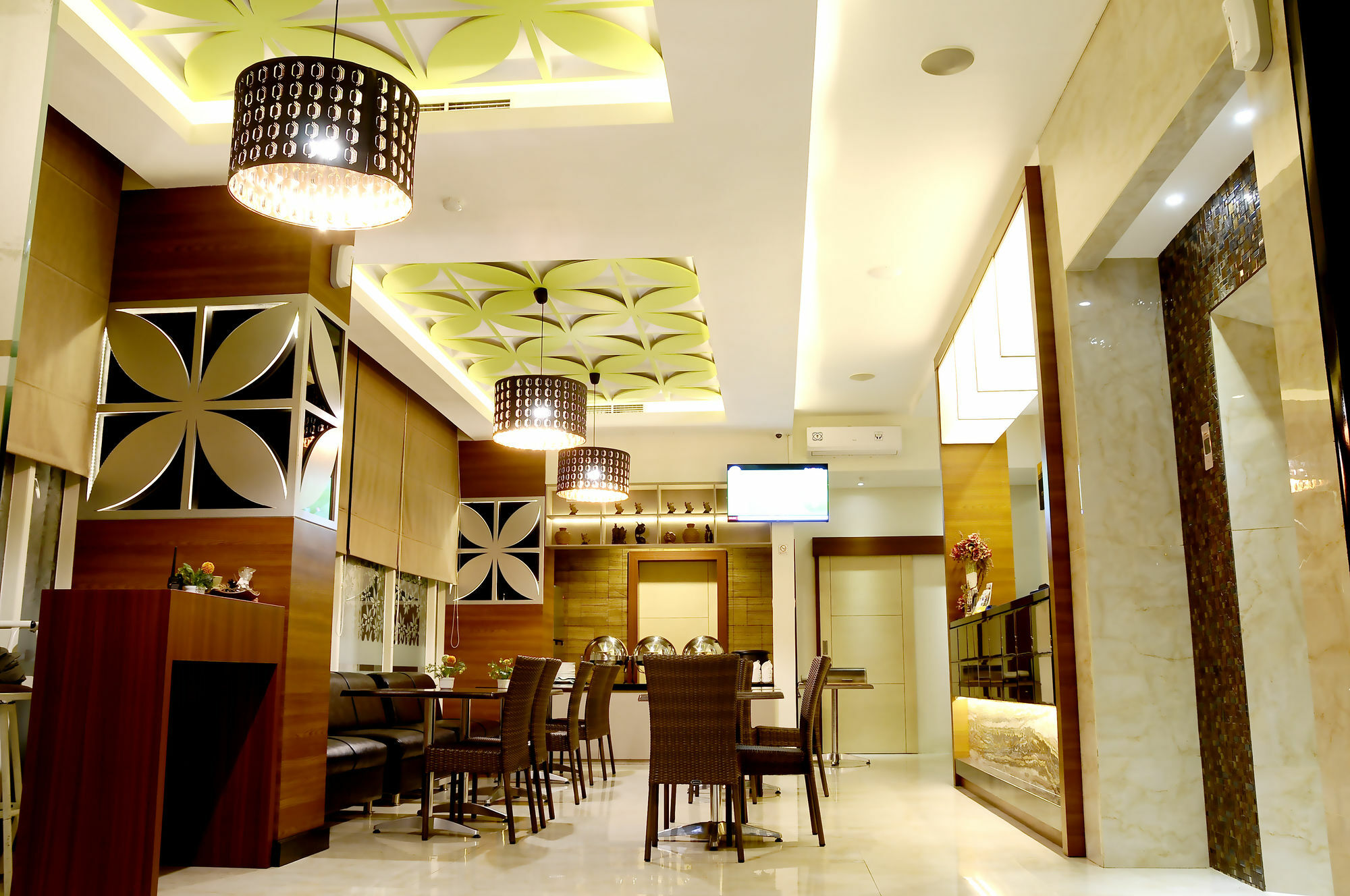 โรงแรมบิซ บูเลอวาร์ด มานาโด ภายนอก รูปภาพ